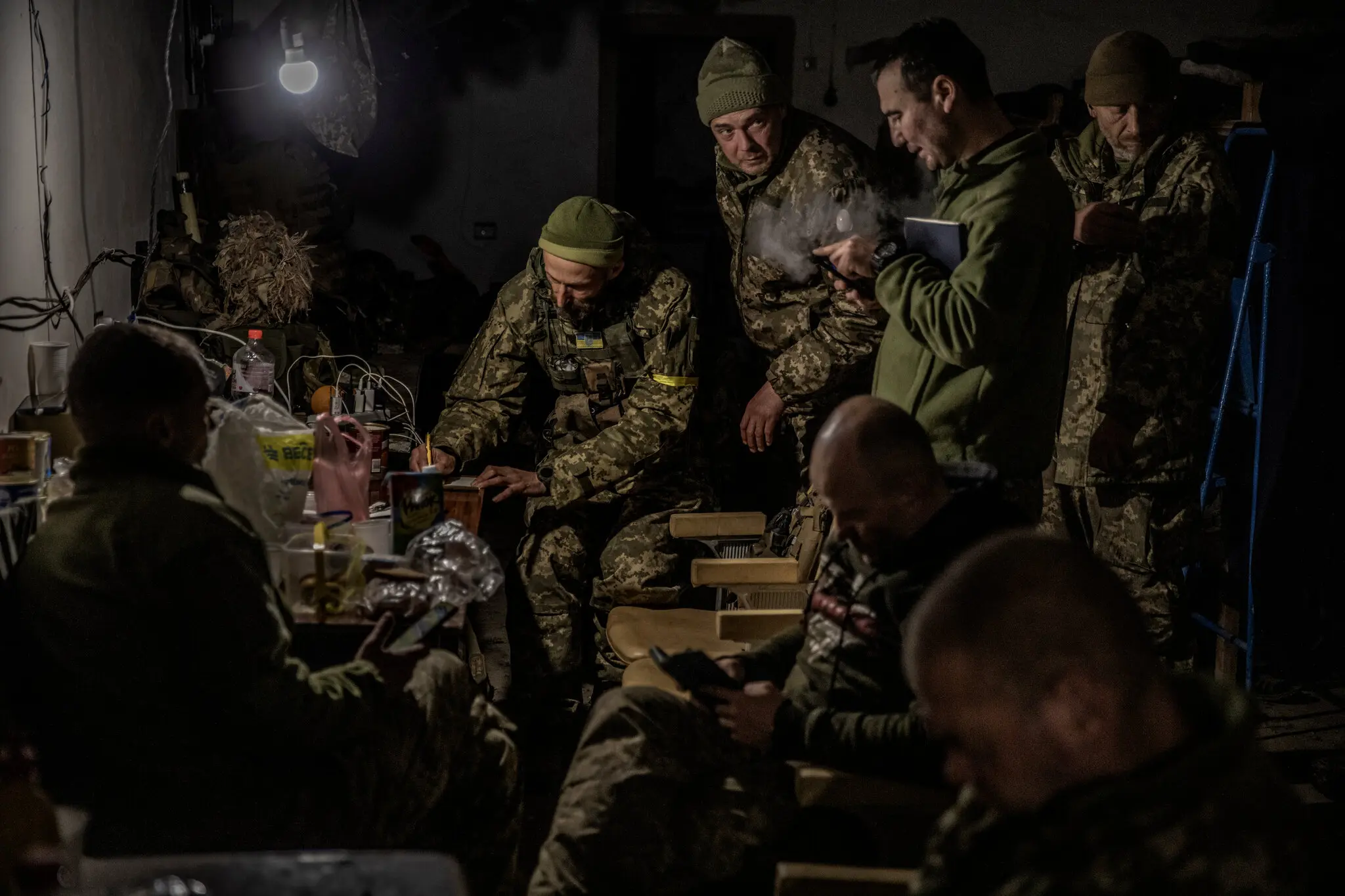 Українські військові в бункері